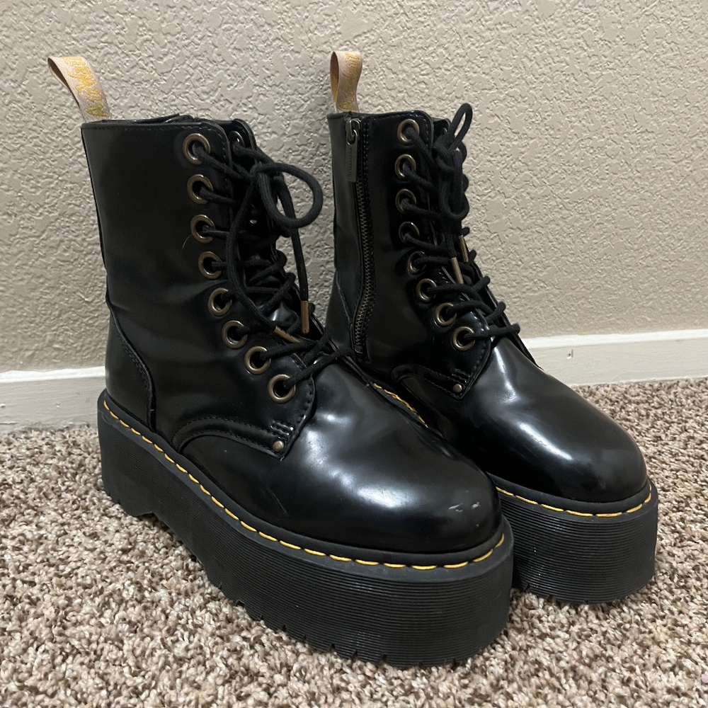 Womens Dr. Martens Jadon Max Platform Boot - Black